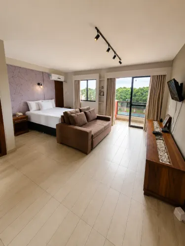 Flat de canto no Lake Side com varanda e vista livre para o Lago - LAKESIDE