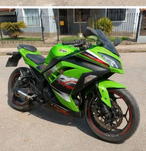 Kawasaki Ninja 300 Verde - Linda, Esportiva e Pronta para Rodar