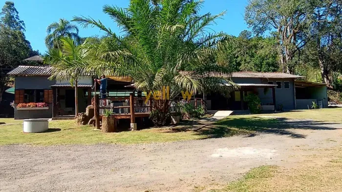 Locação de Casa Comercial 3000m² em Peinha Arujá - 4 Banheiros