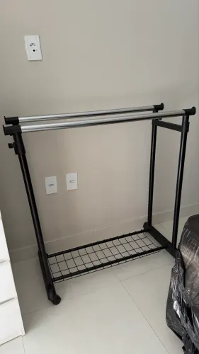 Arara para roupas e calçados