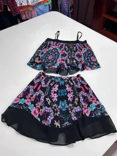 conjunto blusa e saia