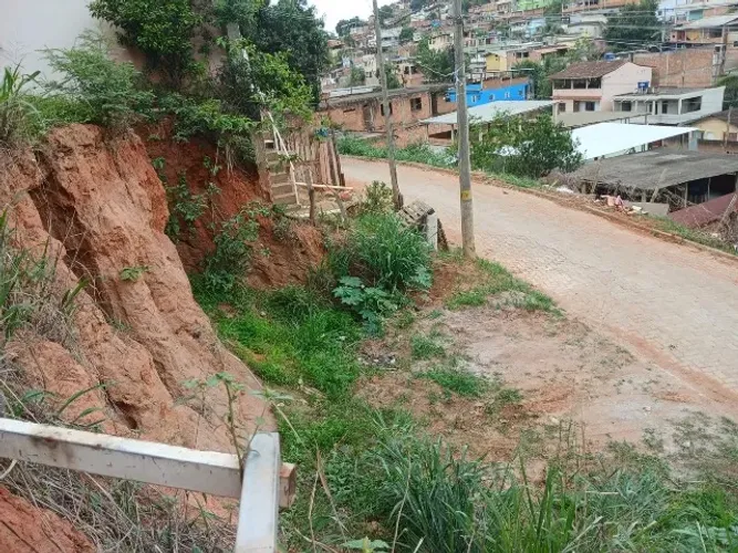 Vendo ,troco terreno por carro ou moto pego volta , ótima localização vem que dá negócio ?