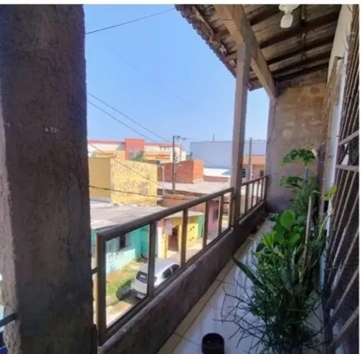 Casa com ponto comercial e aluguel