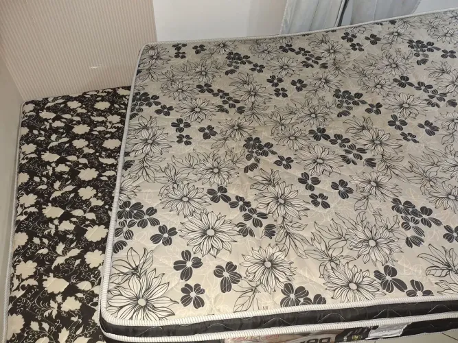 Cama Box casal preço bom e otimo estado.