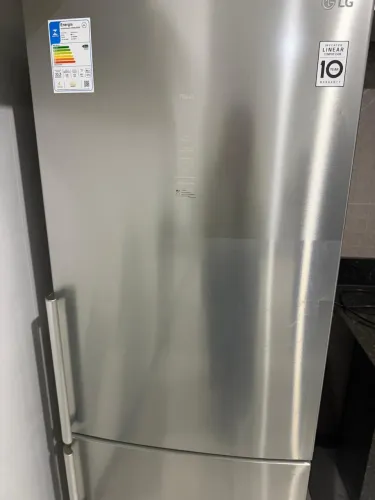 Geladeira LG 451 Litros inverter com Wi-Fi zerada