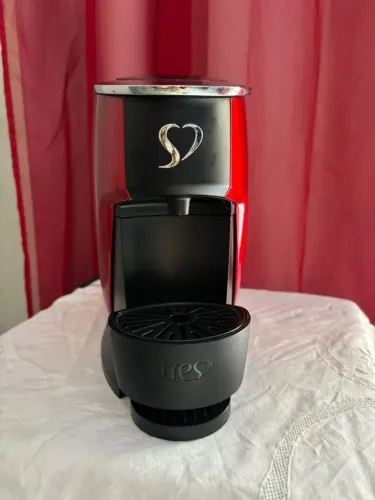 Cafeteira Espresso Touch<br>Cafeteira Espresso Touch Vermelha Automática - TRES 3 Corações