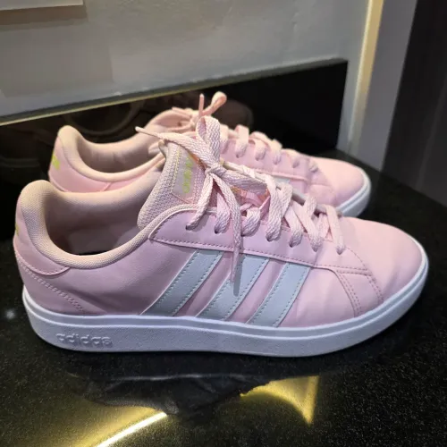 Tênis Adidas