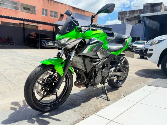 Kawasaki Z500 2025/2025 4.237 km ( Estado de zero )