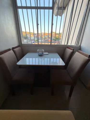 Mesa com 4 cadeiras
