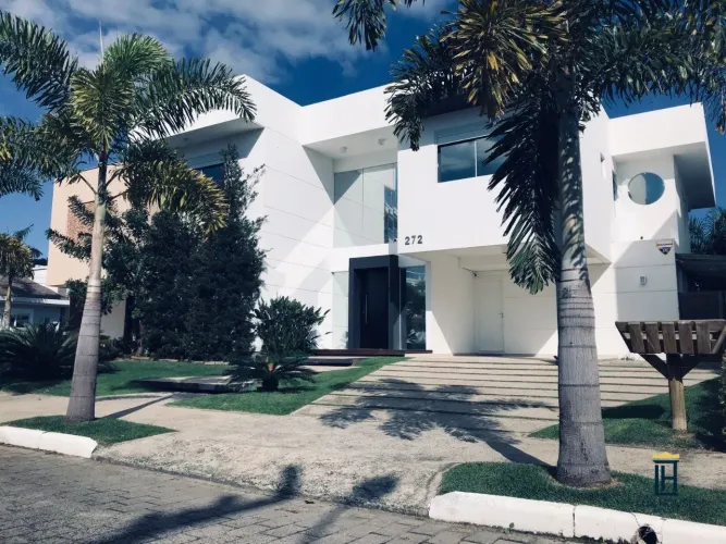 Conforto, sofisticação e excelente localização em Jurerê Internacional