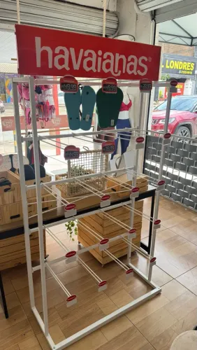 Expositor Havaianas 20 Ganchos