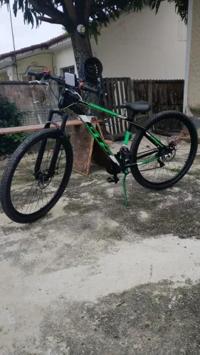 Vendo bicicleta somente à vista, com freio a disco, de marcha