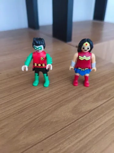 Bonecos playmobil - os dois por 50,00