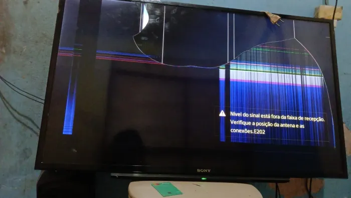 Vendo TV pra tira peças 