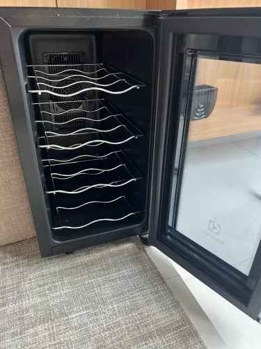 Adega De Vinhos Electrolux Bivolt 8 Garrafas