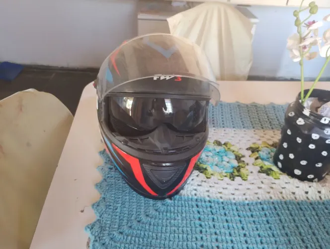 Troco capacete com viseira solar por rádio
