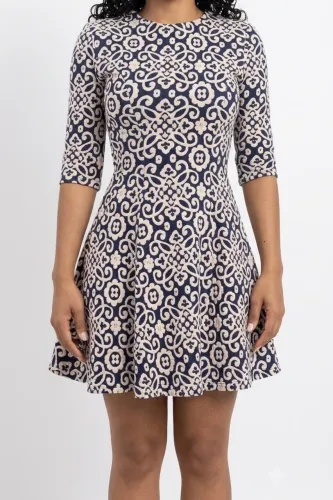 Vestido Curto Florido com Manga Longa