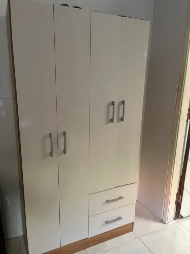 Vendo um guarda roupa solteiro