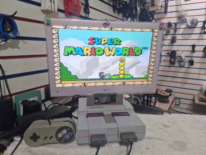 Super Nintendo mais fita Mario World mais dois controles cel 19- * whats