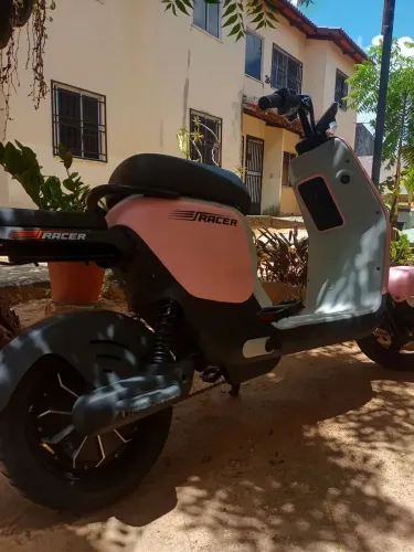 Scooter elétrica Agile 2026