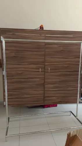 CABIDEIROS E ARARAS PARA ROUPAS