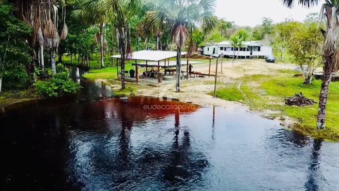 Sítio km 45 de Novo Airão, Igarapé de água corrente, Luxo.