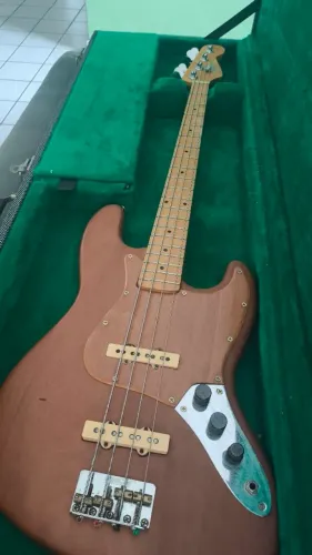 Exclusivo! Baixo Tagima Jazz Bass Ativo - Escudo em Madeira + Hardcase Luxo