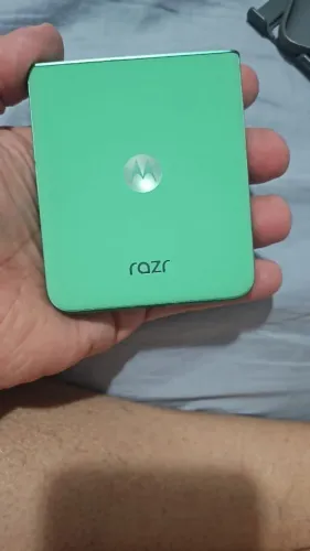Moto Razr 60 Troco em inferior com volta