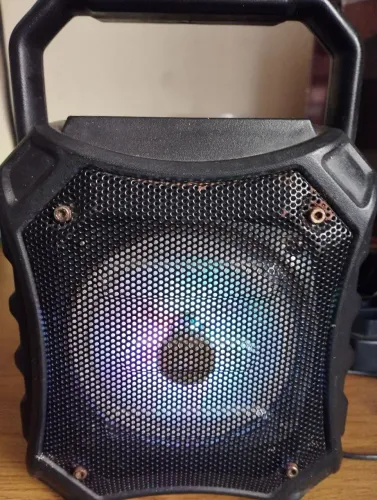 Caixa som pequena KTS-996C bluetooth ent. Mic. e Aux. tamanho 18X15X10