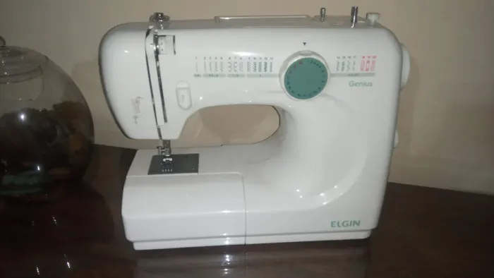 Máquina de Costura Elgin gênios JX4000