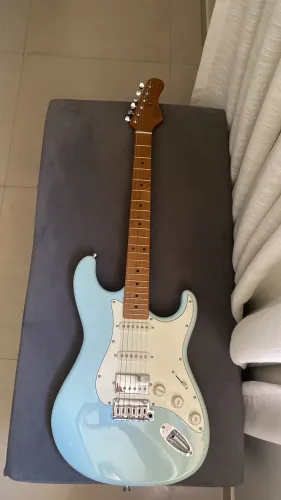 Vendo Guitarra modelo SUPER SNBL TAGIMA 
