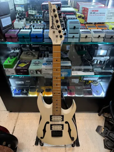 Guitarra Ibanez PGMM31 modelo PaulGilbert
