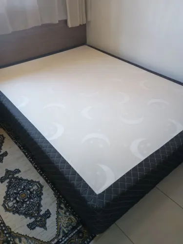 Vendo Box Casal em bom estado nas medidas 1,38m x 1,88m