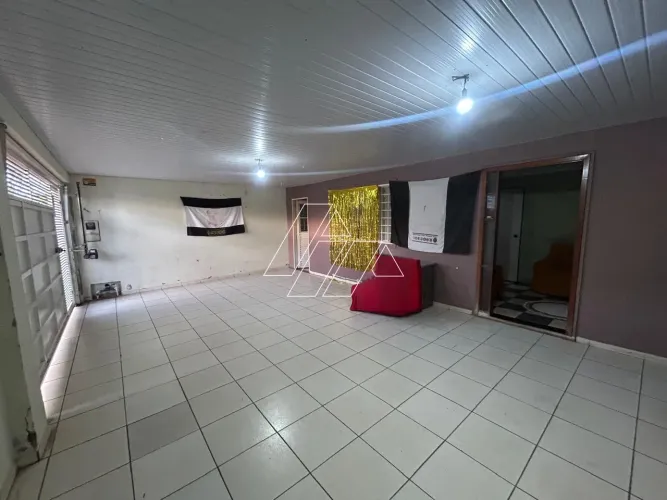 Casa à Venda com 3 Dormitórios no Bairro Jânio da Silva Quadros em Marília/SP