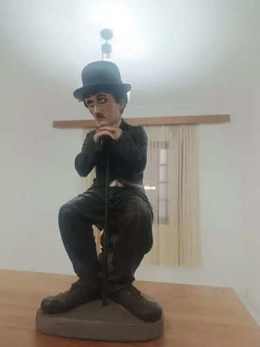 ESCULTURA CHARLIES CHAPLIN