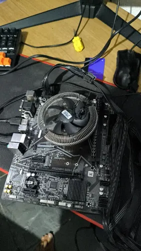 A520 + Ryzen 3 2200g + 8gb ddr4