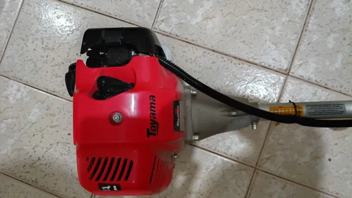 Roçadeira Toyama semi Nova