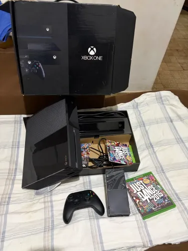 Xbox one com kinect impecável ( aceita trocas )