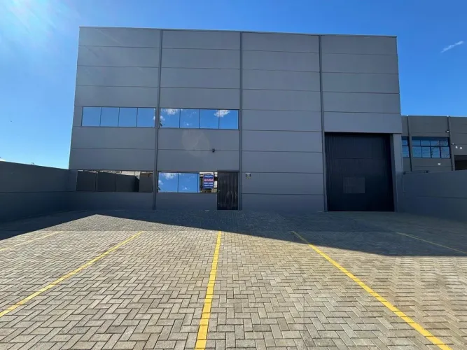 BENIN ALUGA pavilhão em excelente localização na Zona Industrial de Canoas, próximo à Aven
