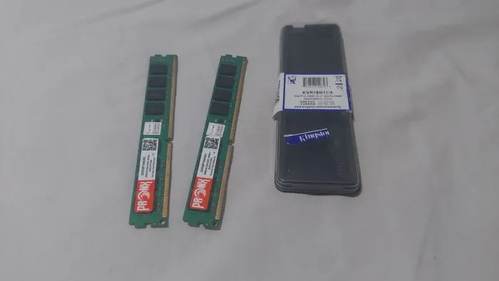 2 pentes de memória ram 8gb ddr3**1 com defeito**