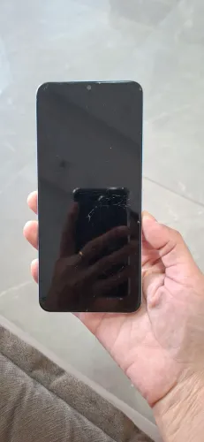 Vende-se REALME NOTE 50 com a tela quebrada funcionando.