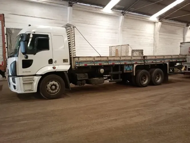 Ford cargo 2429 ano 2014 teto alto