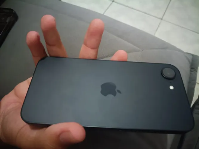 iPhone 16E 100%