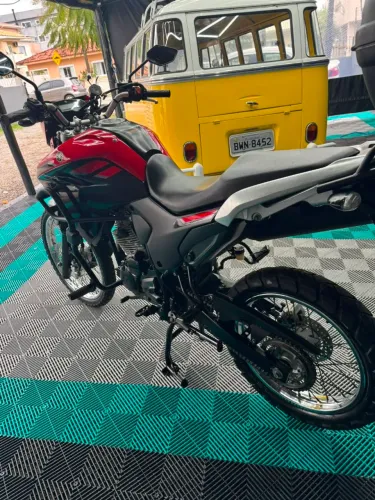 Estou vendendo uma Yamaha Lander 250 único dono , ótimo estado com melhoras