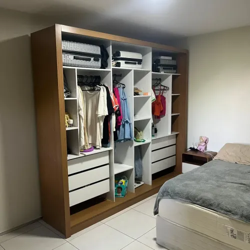 Guarda-Roupa Closet Aberto Casal Grande em Excelente Estado