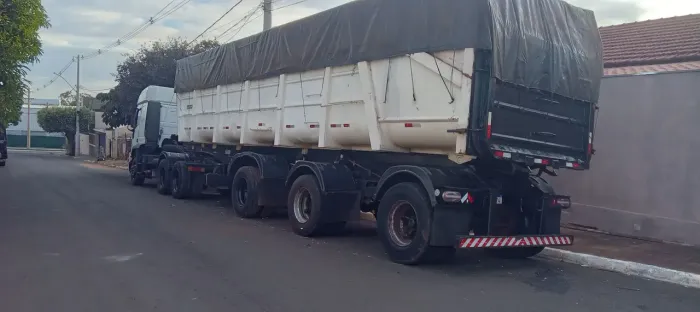 Carreta caçamba
