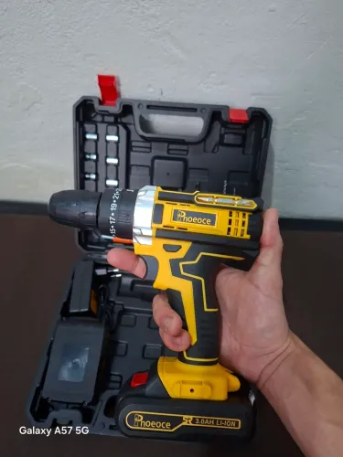 Parafusadeira e furadeira nova 2 baterias