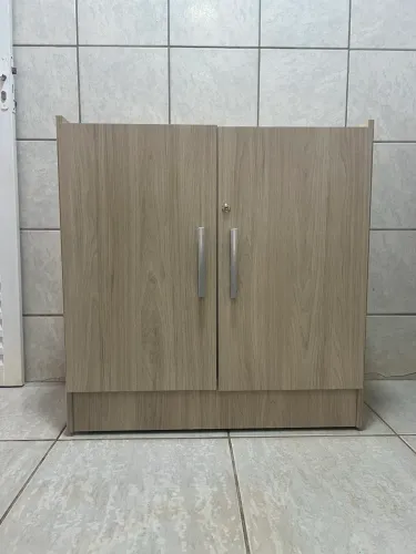 Armário organizador em MDF amadeirado -2 portas com fechadura