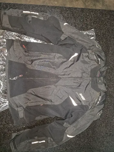 Jaqueta X11 EVO 4 + Luva Dry Supertech + Protetor de coluna Nível 2