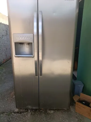 Geladeira side by side Electrolux inox pra sair rápido